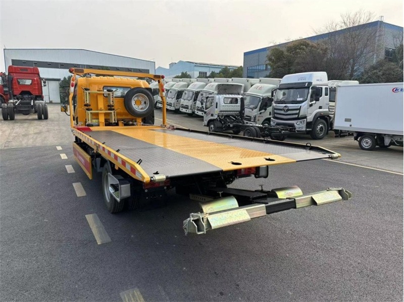 重汽豪沃國(guó)六藍(lán)牌清障車