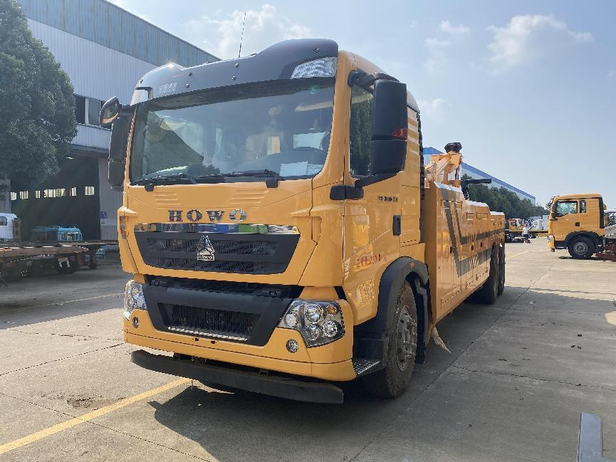 重汽豪沃后雙橋一拖一清障車