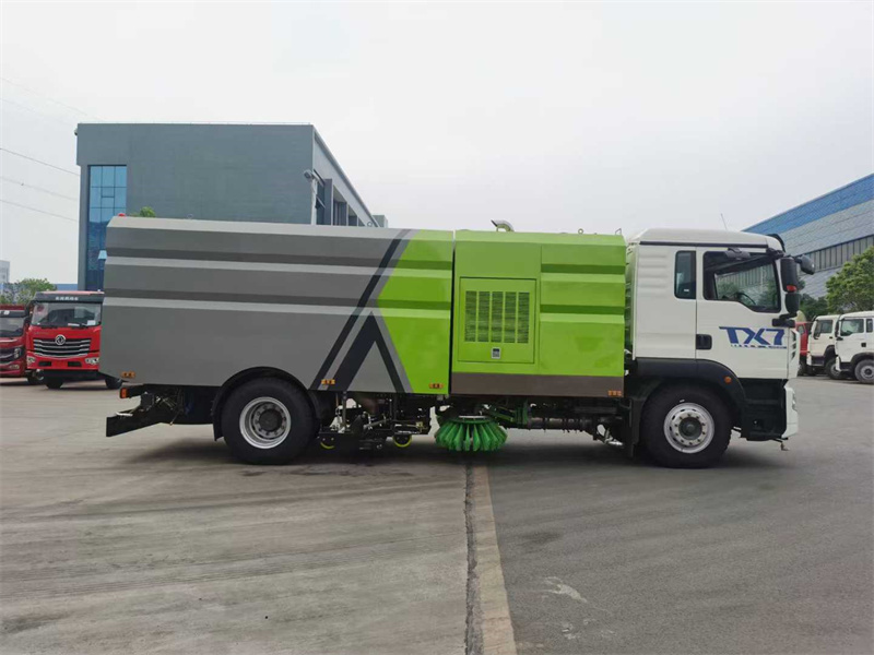 湖北程力重汽豪沃TX洗掃車(16方)